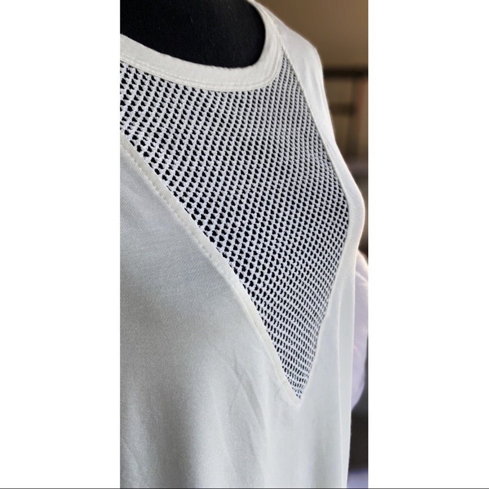 Mesh V neck tee - Picture 7 of 9